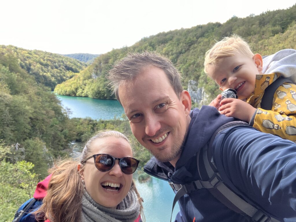 Jerry, Vonneke en Flynn in Kroatië bij de plitvice meren Rondreis Slovenië en Kroatië met kinderen