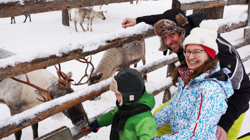 Lapland rendierenfarm met jonge kinderen
