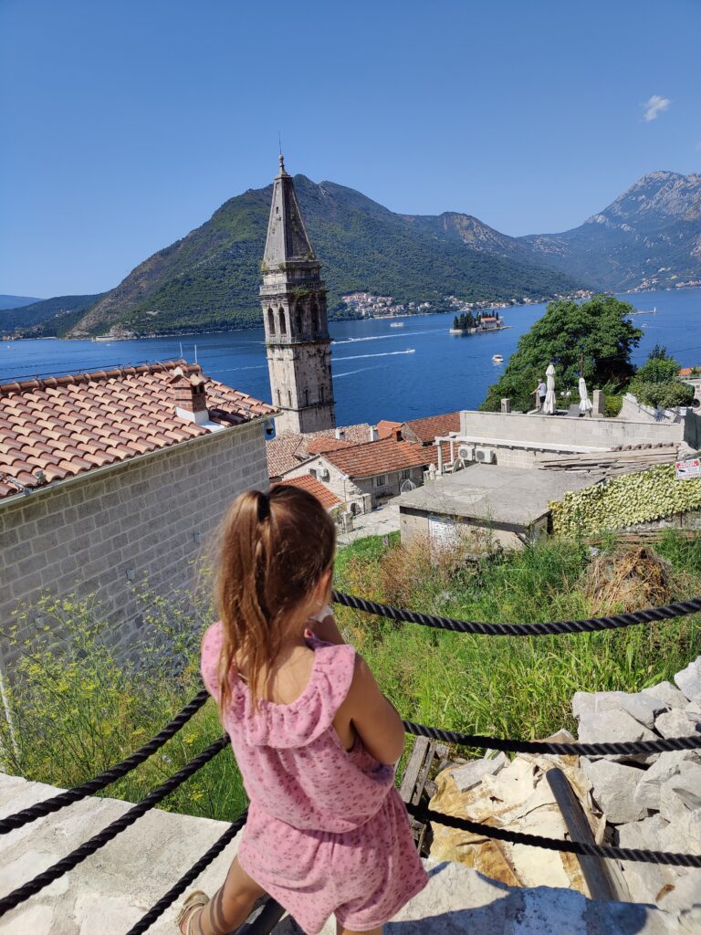 Perast in Montenegro met kinderen